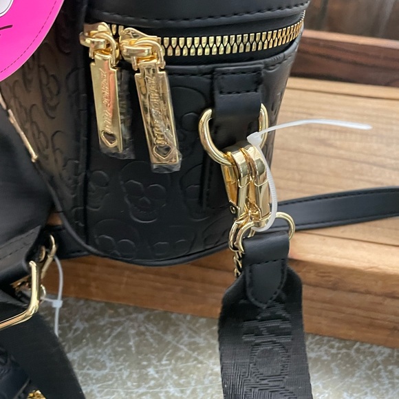 Betsey Johnson “ORGANIZE WITH ME” Removable Pouch Black XOBright
Crossbody bag - Picture 8 of 12